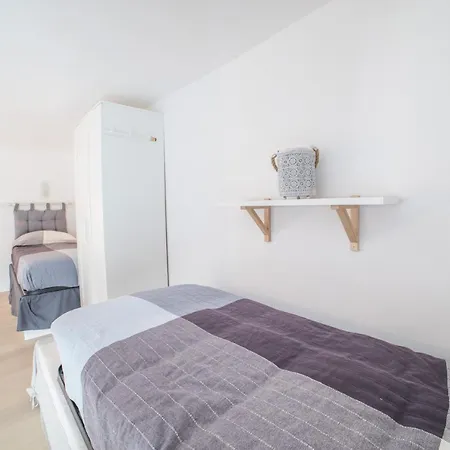 Bed In Neapol