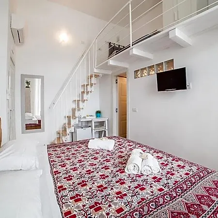 לינה וארוחת בוקר Bed In *