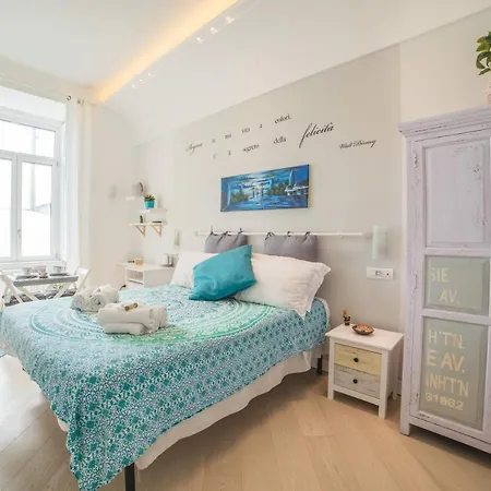 Couette-café Bed In *