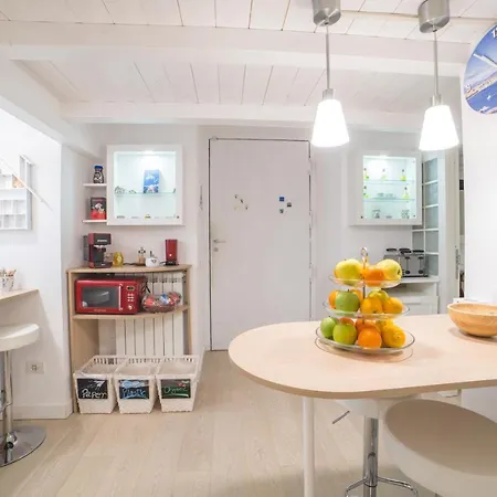 Bed In Couette-café Naples