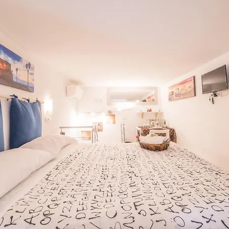 Couette-café Bed In *